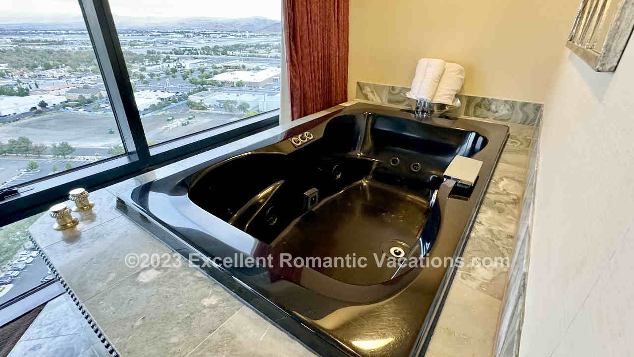 JACUZZI® Tub Large Enough for 2 in a Suite at Atlantis Resort in Reno NV