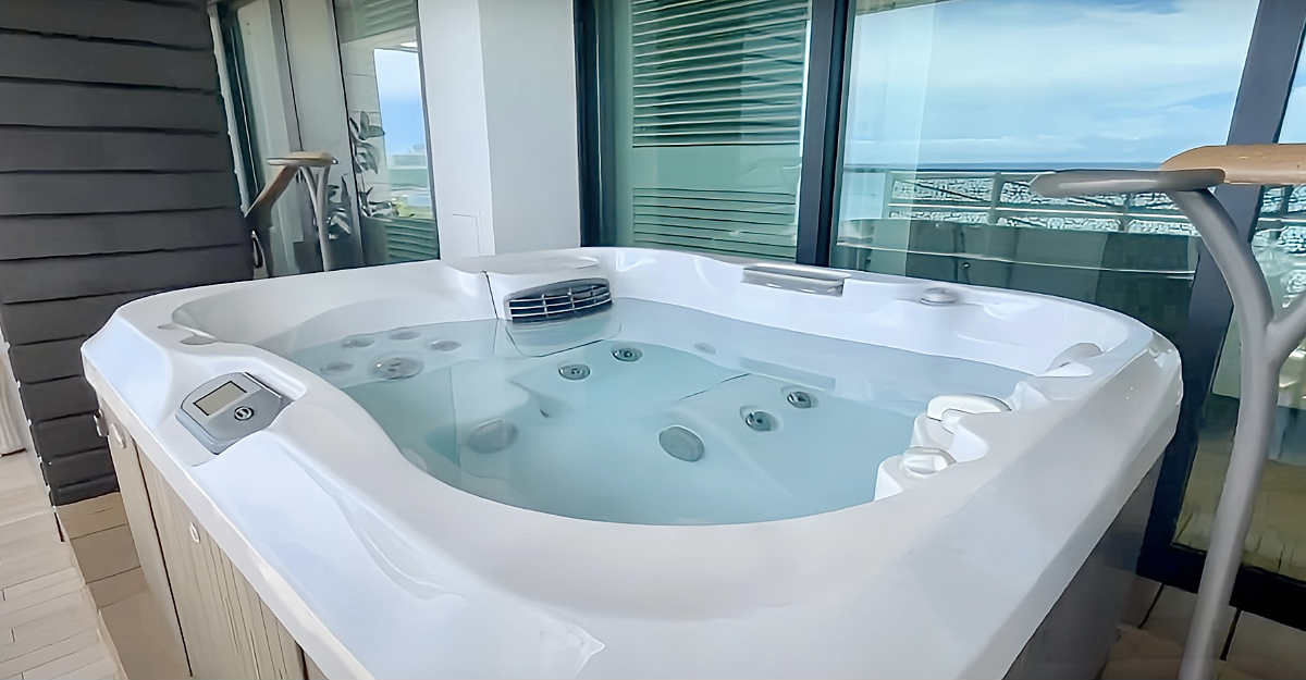 Hot Tub with an Oceanview on the Balcony of a Luxury Suite at the Espacio Jewell of Waikiki
