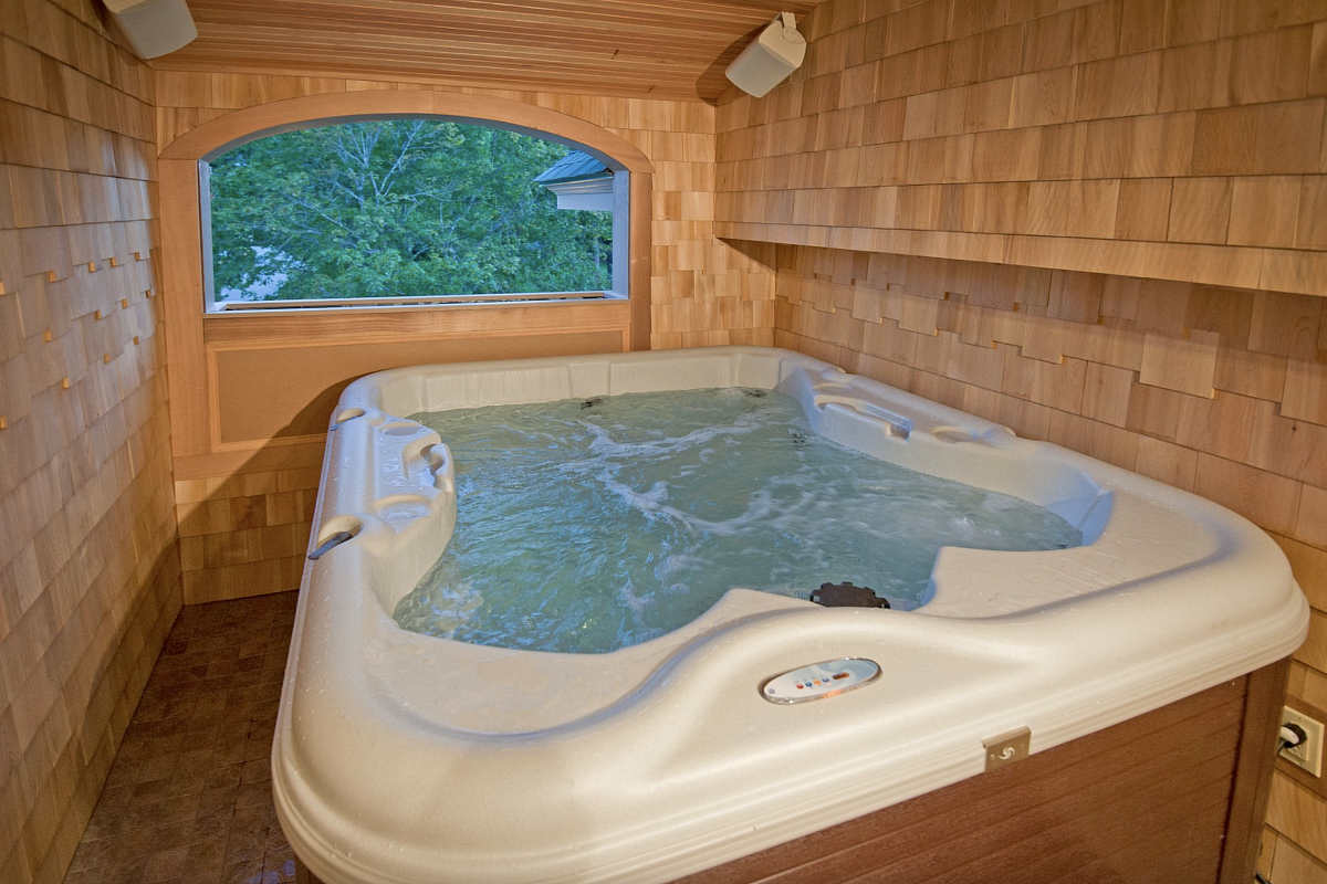 Private Outdoor Hot Tub in a Suite at the Wentworth Inn, New Hampshire