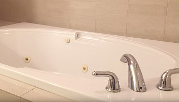 West Edmonton Hilton Spa Tub Suite