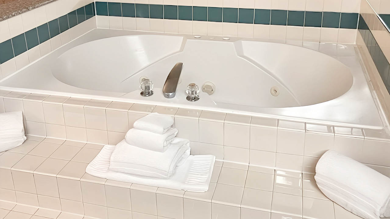 Spa Tub Suite at the Crystal Inn, West Valley City UT