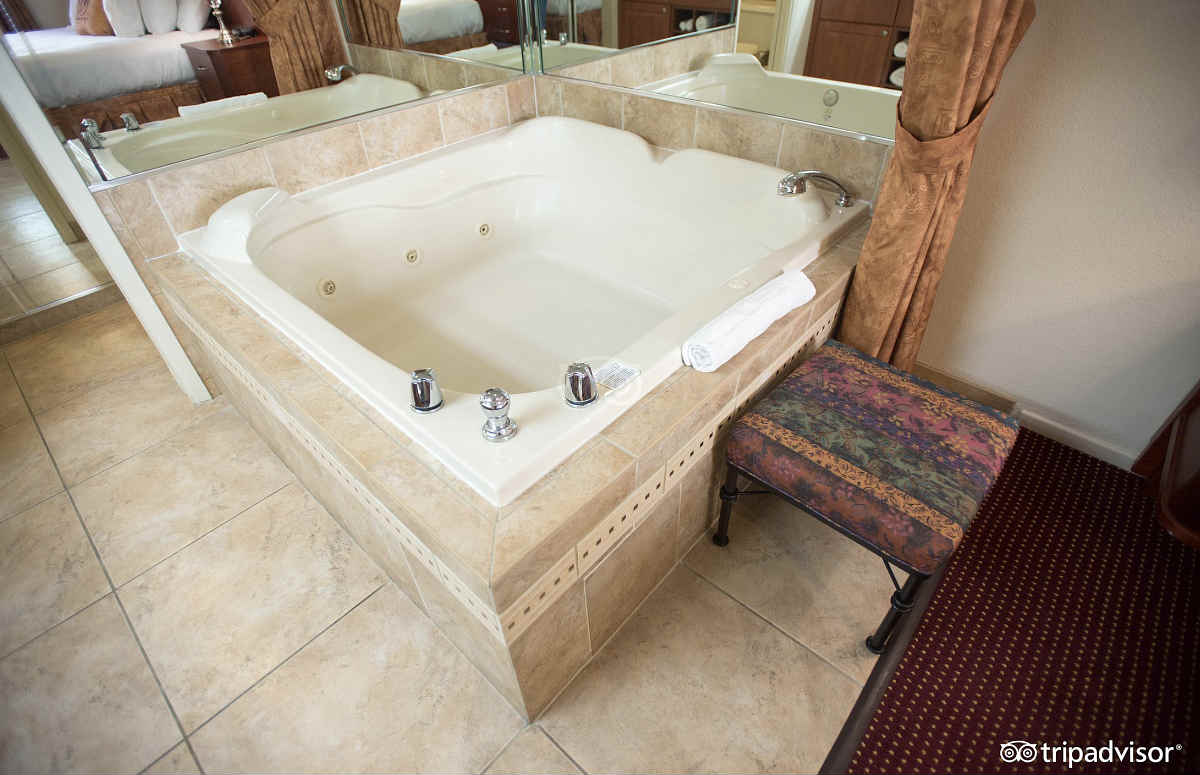Westgate Flamingo Bay Resort Romantic Villa with In-Room Jetted Tub