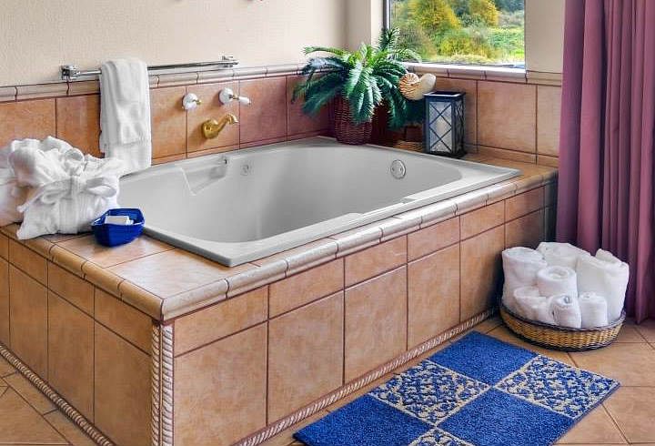 Jetted Tub Suite at the Coachman Inn, Whidby Island, Washington State