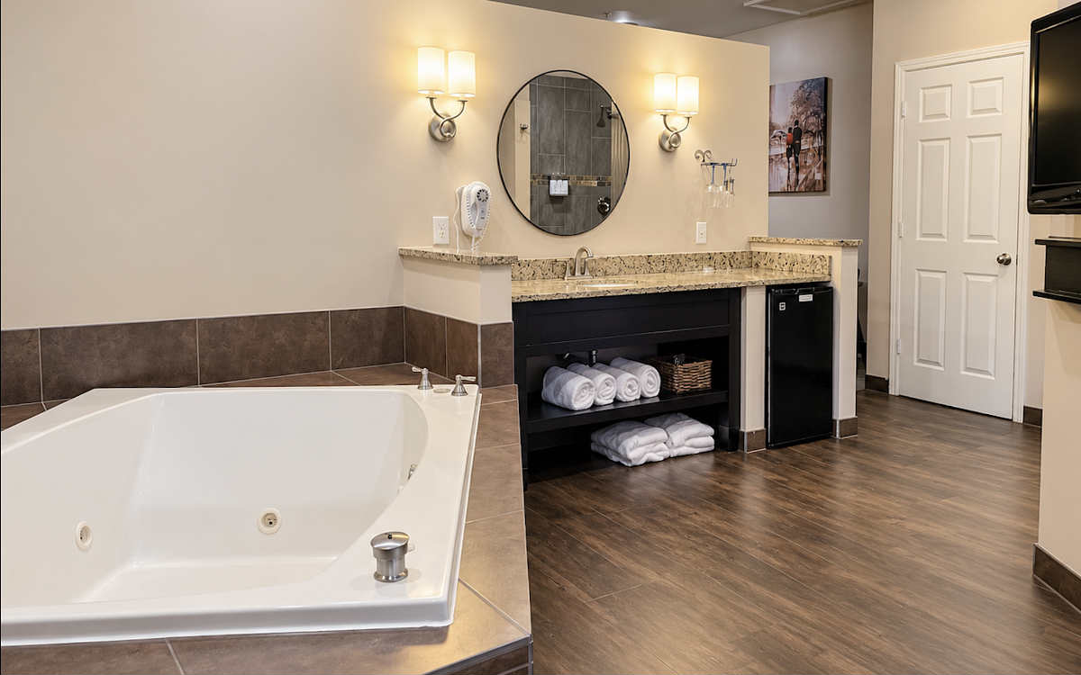 Suite with a Spacious Jetted Tub for 2 Persons at Belamere Suites in Perrysburg, OH