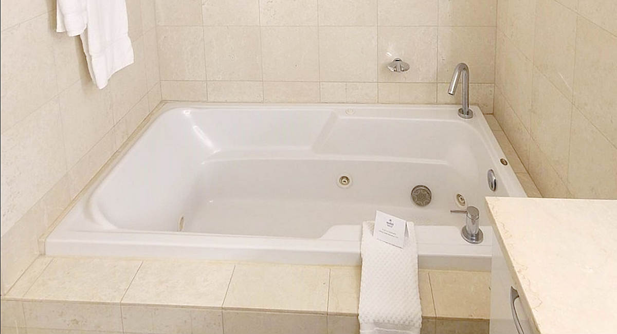 Fort Lauderdale Hot Tub Suites Jetted Tubs in Romantic Hotel Rooms