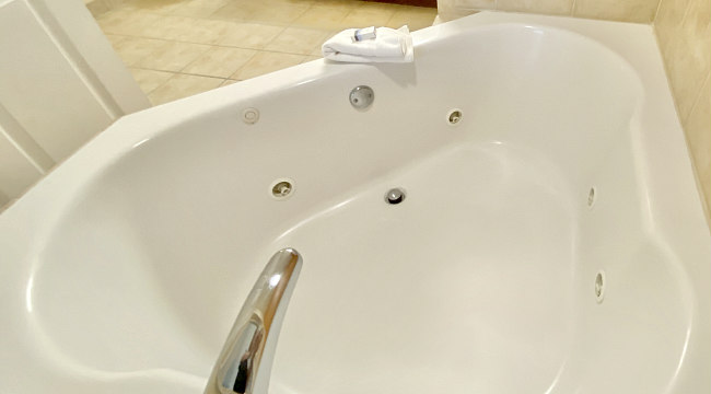 Chicago Hot Tub Suites - Hotels with Private In-Room ...