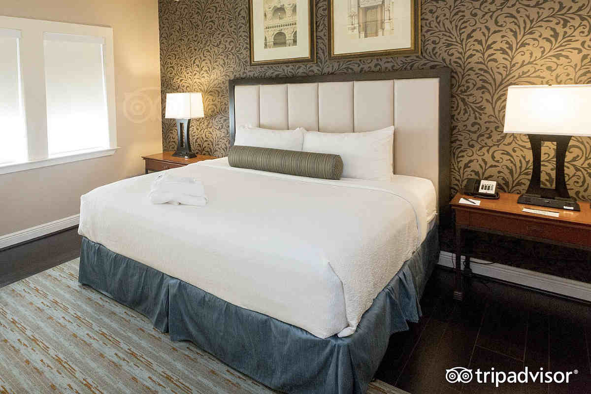 King Bed Suite at The Whitehall Houston