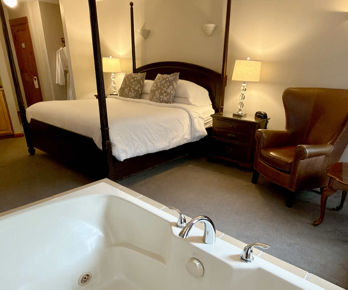 Wild Iris Inn Romantic Suite in NW Washington State