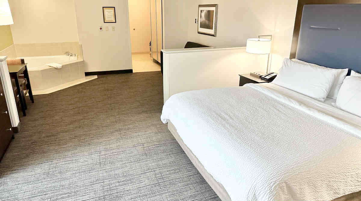 Whirlpool Suite at the Holiday Inn Express in Wilmington, Delaware