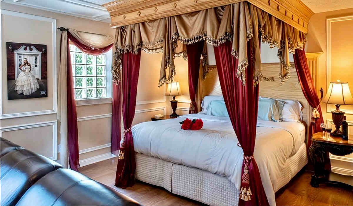 Romantic Honeymoon Suite at Woodrow House B&B, Lubbock Texas