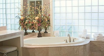 Texas Hot Tub Suites & In-Room Hotel Whirlpool Tubs