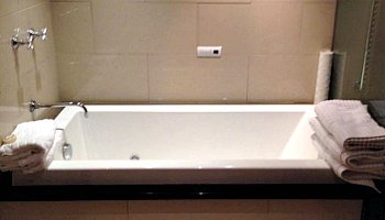 Ohio Hot Tub Suites In Room Hotel Whirlpool Tubs For Honeymoons Cincinnati Ohio Hot Tub Suite Cincinnatian Hotel